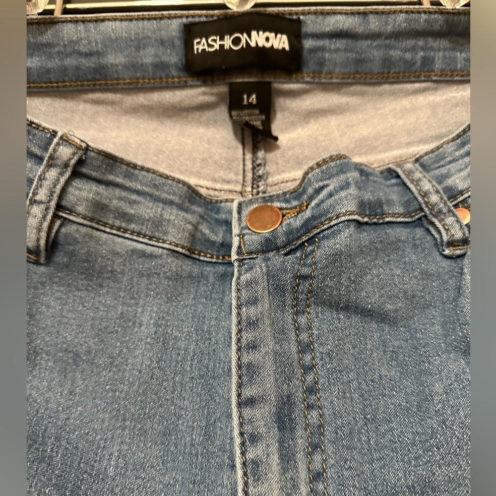 Fashion nova curve wide leg jeans with stretch - Picture 4 of 5